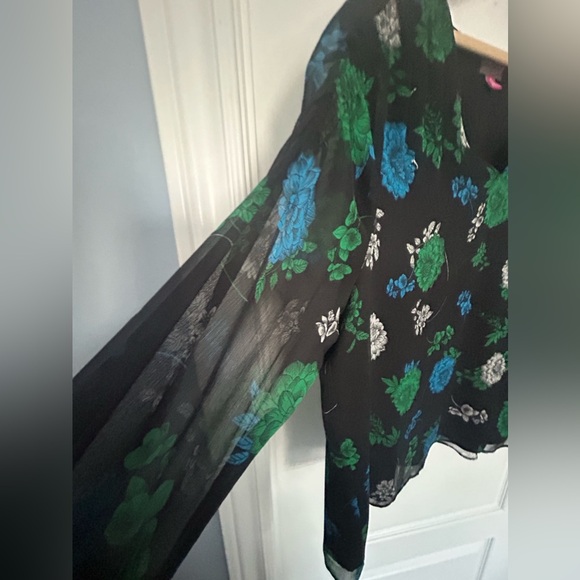 Black Floral Vince Camuto Blouse. Sheer top, with attached shell underneath. - Picture 6 of 7